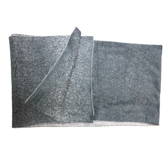 Barefoot Dreams CozyChic Lite Confetti Scarf Smokey Green Fog Gray NWT - Picture 6 of 7